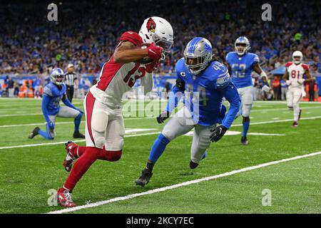 Christian Kirk (13), grand receveur des Arizona Cardinals, joue le ballon pendant la première moitié d'un match de football de la NFL contre les Arizona Cardinals à Detroit, Michigan, États-Unis, dimanche, 19 décembre 2021. (Photo de Jorge Lemus/NurPhoto) Banque D'Images