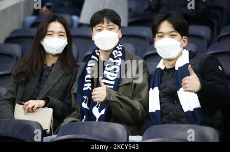 Tottenham Hotspur fans avec masques lors de la Premier League entre Tottenham Hotspur et Liverpool au stade Tottenham Hotspur , Londres, Angleterre le 19th décembre 2021 (photo par action Foto Sport/NurPhoto) Banque D'Images