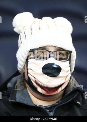 Tottenham Hotspur fans avec masques lors de la Premier League entre Tottenham Hotspur et Liverpool au stade Tottenham Hotspur , Londres, Angleterre le 19th décembre 2021 (photo par action Foto Sport/NurPhoto) Banque D'Images