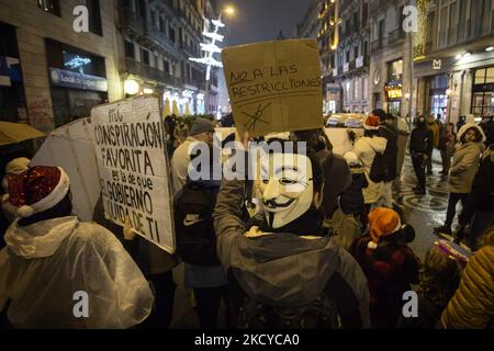 Manifestation à Barcelone contre de nouvelles restrictions en Espagne et en Catalogne, et contre le programme de vaccination, le 22 décembre 2021 (photo de Robert Bonet/NurPhoto) Banque D'Images