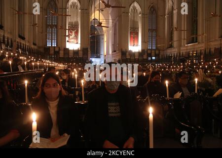 M. Nicholas Low, Haut-commissariat britannique à Kolkata participer à la bougie mi-nuit prier à l'église Saint-Paul à l'occasion de la veille de Noël marquant la naissance de Jésus-Christ sur 24 décembre 2021 à Kolkata, Inde (photo de Debajyoti Chakraborty/NurPhoto) Banque D'Images