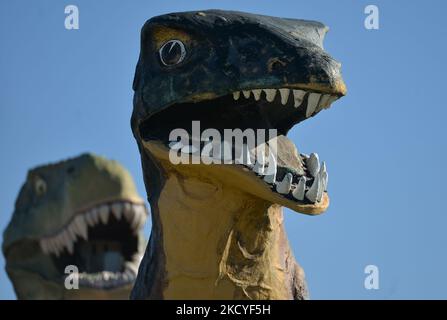 Le 'plus grand dinosaure du monde' - une attraction touristique en bord de route sous la forme d'un modèle Tyrannosaurus rex situé dans la ville de Drumheller. Le mardi 28 septembre 2021, à Drumheller, Alberta, Canada. (Photo par Artur Widak/NurPhoto) Banque D'Images