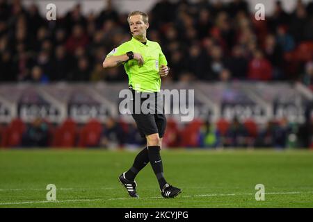 Arbitre, Gavin Ward lors du match de championnat Sky Bet entre Nottingham Forest et Huddersfield Town au City Ground, Nottingham, le jeudi 30th décembre 2021. (Photo de Jon Hobley/MI News/NurPhoto) Banque D'Images