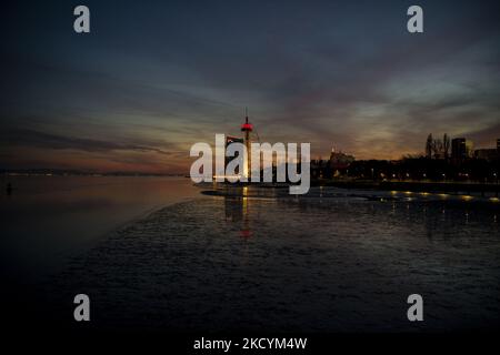 Vue générale sur la promenade du Tejo depuis le pont Vasco de Gama, à Lisbonne. 01 janvier 2022. Le Portugal a enregistré, le dernier jour de l'année, plus de 23 290 cas d'infection et 21 décès dus au covid-19. Selon le bulletin épidémiologique de la Direction générale de la santé (DG). Le nombre total de décès est de 18 976 et le nombre total de personnes infectées depuis le début de la pandémie est de 1 412 396. (Photo par Jorge Mantilla/NurPhoto) Banque D'Images