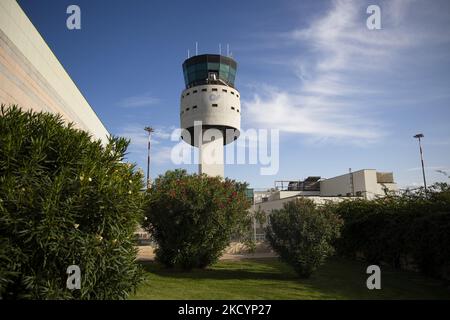 La tour de contrôle de l'aéroport d'Olbia Costa Smeralda est représentée en Sardaigne, Italie sur 1 septembre 2021. (Photo par Emmanuele Contini/NurPhoto) Banque D'Images