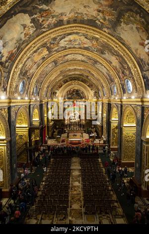 Les touristes visitent la co-cathédrale Saint-Jean à la Valette, Malte sur 25 novembre 2019. (Photo par Emmanuele Contini/NurPhoto) Banque D'Images