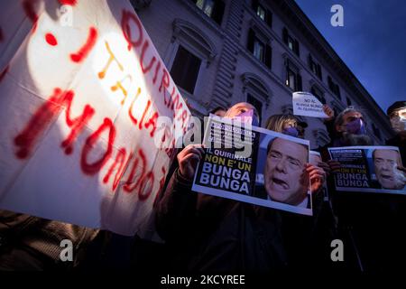 Protestation contre la candidature de Silvio Berlusconi à la présidence, à Rome, en Italie, sur 4 janvier 2022. (Photo par Andrea Ronchini/NurPhoto) Banque D'Images