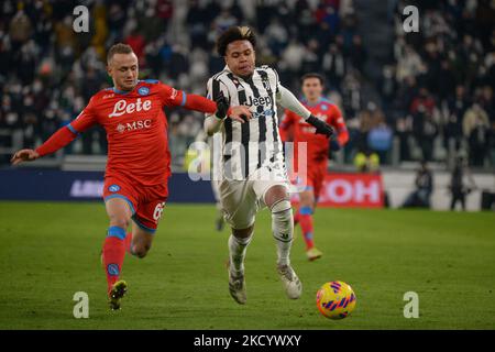 Weston Mckennie de Juventus FC et Stanislav Lobotka de SSC Napoli lors du match de football Serie A entre Juventus FC et SSC Napoli, au stade Allianz, le 6 janvier 2022 à Turin, Italie (photo d'Alberto Gandolfo/NurPhoto) Banque D'Images