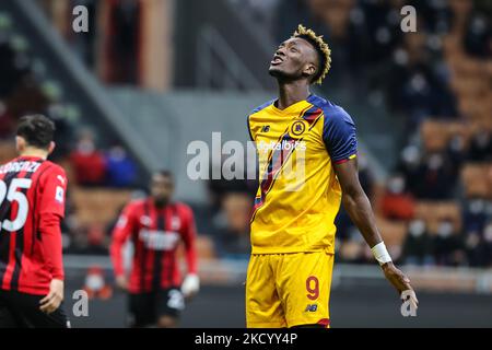 Tammy Abraham d'AS Roma réagit pendant la série Un match de football 2021/22 entre AC Milan et AS Roma au stade Giuseppe Meazza, Milan, Italie sur 06 janvier 2022 (photo de Fabrizio Carabelli/LiveMedia/NurPhoto) Banque D'Images