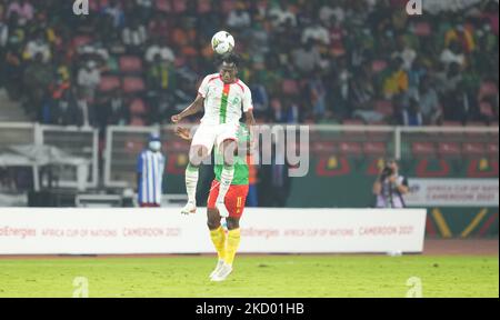 L'AISS Kaboré du Burkina Faso pendant le Cameroun contre le Burkina Faso, coupe africaine des nations, au stade Paul Biya sur 9 janvier 2022. (Photo par Ulrik Pedersen/NurPhoto) Banque D'Images