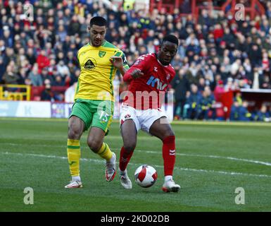 Jonathan Leko de Charlton Athletic (en prêt de Birmingham City) détient Ozan Kabak de Norwich City (en prêt de Schalke 04) pendant la coupe FA troisième tour proprement dite entre Charlton Atheltic vs Norwich City au ValleyStadium, Londres, le 09th janvier 2022 (photo d'action Foto Sport/NurPhoto) Banque D'Images