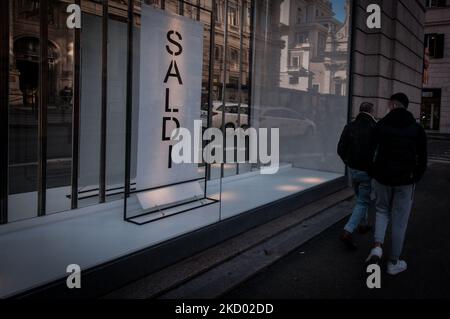 Peu de gens à la saison des ventes d'hiver, à Rome, en Italie, sur 8 janvier 2022. (Photo par Andrea Ronchini/NurPhoto) Banque D'Images