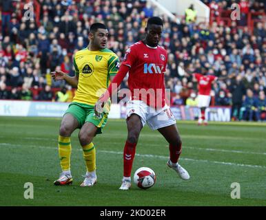 Jonathan Leko de Charlton Athletic (en prêt de Birmingham City) détient Ozan Kabak de Norwich City (en prêt de Schalke 04) pendant la coupe FA troisième tour proprement dite entre Charlton Atheltic vs Norwich City au ValleyStadium, Londres, le 09th janvier 2022 (photo d'action Foto Sport/NurPhoto) Banque D'Images