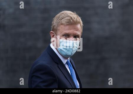 LONDRES, ROYAUME-UNI - le 12 JANVIER 2022 : le ministre sans portefeuille et coprésident du Parti conservateur, Oliver Dowden, quitte Downing Street dans le centre de Londres sur 12 janvier 2022, à Londres, en Angleterre. (Photo de Wiktor Szymanowicz/NurPhoto) Banque D'Images