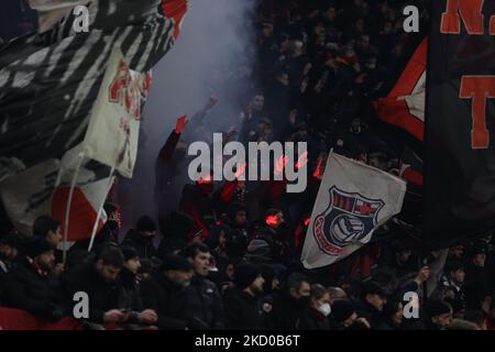 Supporters de l'AC Milan lors du match de football de Coppa Italia 2021/22 entre l'AC Milan et Gênes CFC au stade Giuseppe Meazza, Milan, Italie sur 13 janvier 2022 (photo de Fabrizio Carabelli/LiveMedia/NurPhoto) Banque D'Images