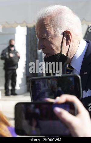 LE président AMÉRICAIN Joe Biden parle avec les médias avant de partir pour la base conjointe Andrews en route vers Atlanta, Géorgie aujourd'hui sur 11 janvier 2022 à South Lawn/Maison Blanche à Washington DC, États-Unis. (Photo de Lénine Nolly/NurPhoto) Banque D'Images
