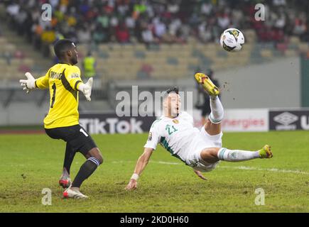 Ramy Bensebaini d'Algérie pendant l'Algérie contre la Guinée équatoriale, coupe africaine des nations, au stade de Japoma sur 16 janvier 2022. (Photo par Ulrik Pedersen/NurPhoto) Banque D'Images