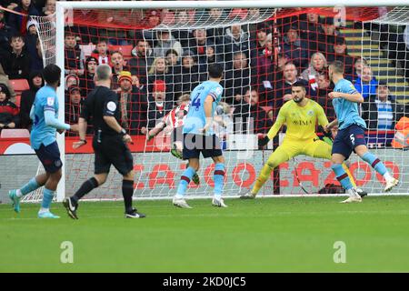 Oli McBurnie, de Sheffield United (3rd à gauche), marque le deuxième but du match du championnat Sky Bet à Bramall Lane, Sheffield. Date de la photo: Samedi 5 novembre 2022. Banque D'Images