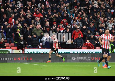 Oli McBurnie, de Sheffield United, célèbre le deuxième but de son match lors du championnat Sky Bet à Bramall Lane, Sheffield. Date de la photo: Samedi 5 novembre 2022. Banque D'Images