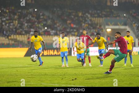 Sofiane Boufal, du Maroc, marquant son premier but au Maroc contre le Gabon, coupe africaine des Nations, au stade Ahmadou Ahidjo sur 18 janvier 2022. (Photo par Ulrik Pedersen/NurPhoto) Banque D'Images