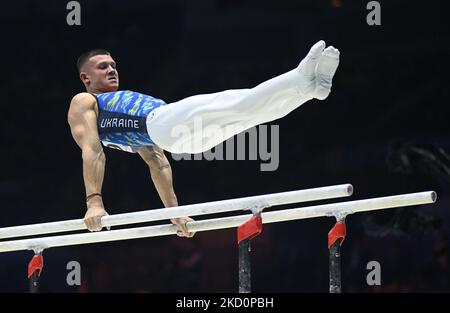 Liverpool, Royaume-Uni. 04th novembre 2022. Gymnastique: Championnat du monde, tout autour, hommes, à M&S Bank Arena. Illia Kovtun d'Ukraine se produit sur des barres parallèles. Credit: Marijan Murat/dpa/Alamy Live News Banque D'Images