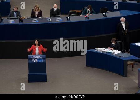 Manon Aubry attaque Emmanuel Macron dans son discours devant le Parlement européen à l'ouverture de la présidence française, à Strasbourg, le 19 janvier 2022. (Photo par Andrea Savorani Neri/NurPhoto) Banque D'Images