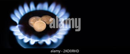 brûleur à gaz avec centimes d'euro, réduction de prix en europe concept, disposition panoramique Banque D'Images