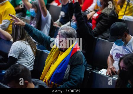 Partisans lors d'un événement pour la présentation des candidats au congrès dans l'alliance politique appelée 'PACTO Historico', à Bogota, Colombie sur 19 janvier 2022. L'alliance politique dirigée par l'ancien sénateur et deuxième coureur du président Gustavo Petro cherche une tolérance de 0 à la violence si elle est élue. (Photo par Sebastian Barros/NurPhoto) Banque D'Images