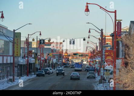 Vue sur la rue principale de Chinatown, Edmonton, en hiver. Mercredi, 19 janvier 2021, à Edmonton, en Alberta, Canada. (Photo par Artur Widak/NurPhoto) Banque D'Images