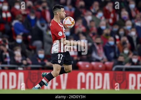 Yuri Berchiche d'Athlétisme contrôle le ballon lors du match Copa del Rey entre le Club Athlétique et le FC Barcelone au stade San Mames sur 20 janvier 2022 à Bilbao, Espagne. (Photo de Jose Breton/Pics action/NurPhoto) Banque D'Images