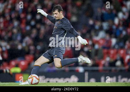 Agirrezabala d'Athlétisme passe pendant le match de Copa del Rey entre le club d'Athlétisme et le FC Barcelone au stade San Mames sur 20 janvier 2022 à Bilbao, en Espagne. (Photo de Jose Breton/Pics action/NurPhoto) Banque D'Images