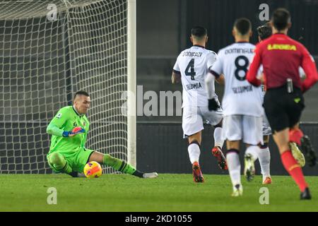 Le gardien de but Lukasz Skorupski de Bologna sauve un but pendant le match de football italien Serie A match Hellas Verona FC vs Bologna FC sur 21 janvier 2022 au stade Marcantonio Bentegodi de Vérone, Italie (photo d'Alessio Marini/LiveMedia/NurPhoto) Banque D'Images