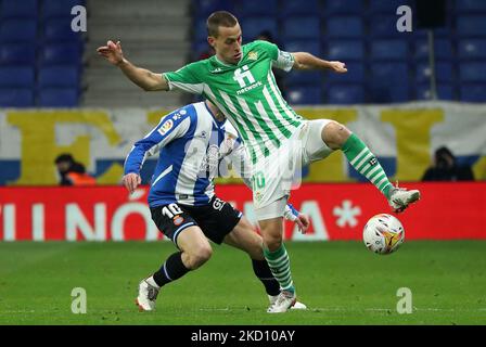 Sergio Canales pendant le match entre le RCD Espanyol et Real Betis Balompie, correspondant à la semaine 22 de la Liga Santander, joué au stade RCDE, à Barcelone, le 21th janvier 2022. -- (photo par Urbanandsport/NurPhoto) Banque D'Images