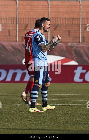 Jacopo Manconi (U. C. AlbinoLeffe) célèbre après avoir marquant le premier but de son équipe lors du match de football italien Serie C entre Mantova et UC AlbinoLeffe au stade Danilo Martelli à Mantova, en Italie, le 23 janvier 2022. (Photo de Michele Maraviglia/NurPhoto) Banque D'Images