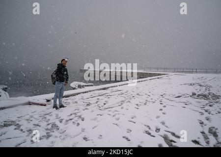 La neige tombe sur 24 janvier 2022 à Istanbul, Turquie. (Photo par Erhan Demirtas/NurPhoto) Banque D'Images