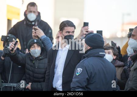 Le nouveau panneau de Juventus Dusan Vlahovic arrive à J Medical à Turin pour des visites médicales. En Italie, le 28 janvier 2022 (photo d'Alberto Gandolfo/NurPhoto) Banque D'Images