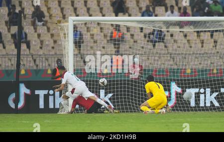 Trézéguet de l'Egypte marquant leur deuxième but au Maroc contre l'Egypte, coupe africaine des Nations, au stade Ahmadou Ahidjo sur 30 janvier 2022. (Photo par Ulrik Pedersen/NurPhoto) Banque D'Images
