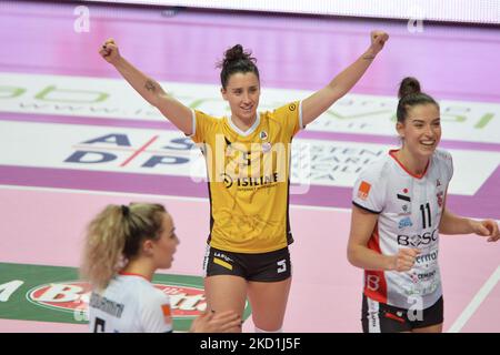Ilaria Spirito de Bosca San Bernardo fête Cuneo lors du match de Volleyball Serie A1 femmes entre Bosca S.Bernardo Cuneo et Azzurra Volley San Casciano le Janaury 29 2022 au Pala UBI Banca à Cuneo, Italie (photo d'Alberto Gandolfo/NurPhoto) Banque D'Images