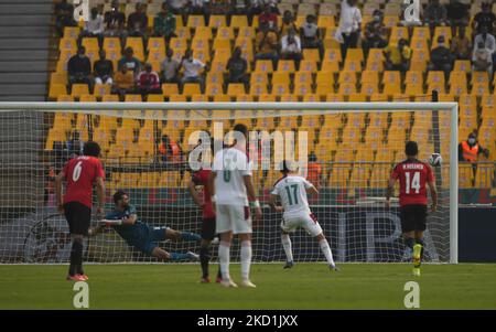 Sofiane Boufal du Maroc marquant leur premier but au Maroc contre l'Egypte, coupe africaine des Nations, au stade Ahmadou Ahidjo sur 30 janvier 2022. (Photo par Ulrik Pedersen/NurPhoto) Banque D'Images