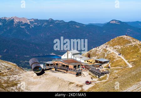 MITTENWALD, ALLEMAGNE - 30 OCTOBRE 2022 : station de montagne Karwendelbahn en Bavière avec cabane alpine Banque D'Images