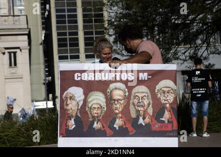 Les gens protestent en demandant la réforme du système judiciaire à l'extérieur du palais de justice de Buenos Aires, sur 1 février 2022. (Photo de MatÃ­as Baglietto/NurPhoto) Banque D'Images