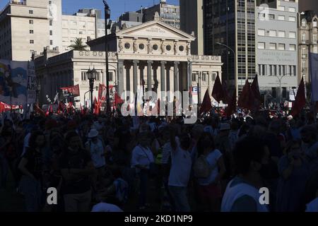 Les gens protestent en demandant la réforme du système judiciaire à l'extérieur du palais de justice de Buenos Aires, sur 1 février 2022. (Photo de MatÃ­as Baglietto/NurPhoto) Banque D'Images