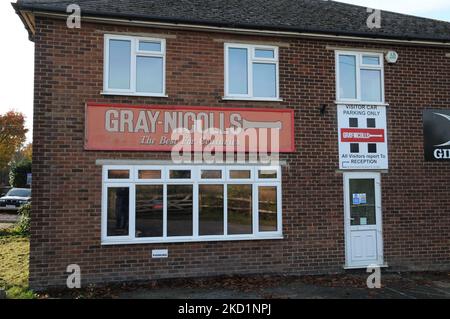 À l'extérieur du siège et de l'usine de la batte de cricket de Grays-Nicholls dans le village de Robertsbridge, dans l'est du Sussex. La compagnie date de 1975. Banque D'Images