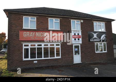 À l'extérieur du siège et de l'usine de la batte de cricket de Grays-Nicholls dans le village de Robertsbridge, dans l'est du Sussex. La compagnie date de 1975. Banque D'Images