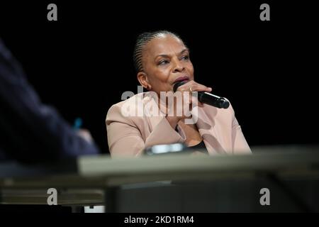 Christiane Taubira, candidate à la présidence de gauche, parle à la fondation Abbe Pierre à Paris, sur 2 février 2022 lors d'une conférence sur le logement pauvre en France. (Photo de Michel Stoupak/NurPhoto) Banque D'Images