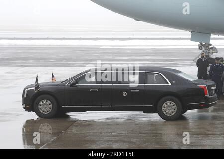 LE président AMÉRICAIN Joe Biden quitte l'aéroport john F. Kennedy pour une conférence sur la violence par les armes à feu avec le maire de New York, Eric Adams, et le gouverneur de New York, Kathy Hochul, à propos de 3 février 2022, dans la ville de New York, USA.le Président discutera du financement nécessaire et des moyens de lutter contre la violence par les armes à feu dans toutes les grandes villes des États-Unis. Les sujets abordés comprendront la prévention de la violence et les programmes d'intervention communautaire. (Photo de John Lamparski/NurPhoto) Banque D'Images