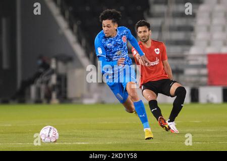 Edmilson Junior (10) d'Al Duhail sur le ballon pendant le match de la Ligue des étoiles du QNB entre Al Rayyan et Al Duhail sur 5 février 2022 au stade Jassim Bin Hamad à Doha, Qatar. (Photo de Simon Holmes/NurPhoto) Banque D'Images