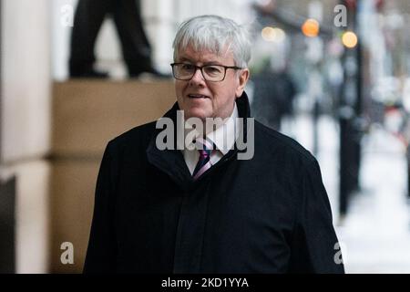 John Allan, président de Tesco, arrive à la BBC Broadcasting House, pour figurer sur le programme d'actualité de BBC One à Londres, en Grande-Bretagne, le 6 février 2022. (Photo de Maciek Musialek/NurPhoto) Banque D'Images