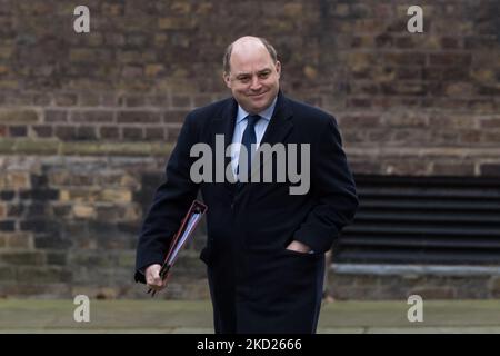 LONDRES, ROYAUME-UNI - le 08 FÉVRIER 2022 : le secrétaire d'État à la Défense Ben Wallace arrive à Downing Street, dans le centre de Londres, pour assister à la réunion du Cabinet sur 08 février 2022, à Londres, en Angleterre. (Photo de Wiktor Szymanowicz/NurPhoto) Banque D'Images