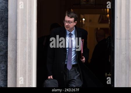 LONDRES, ROYAUME-UNI - 08 FÉVRIER 2022 : le secrétaire en chef du Trésor Simon Clarke quitte Downing Street dans le centre de Londres après avoir assisté à la réunion du Cabinet sur 08 février 2022 à Londres, en Angleterre. (Photo de Wiktor Szymanowicz/NurPhoto) Banque D'Images